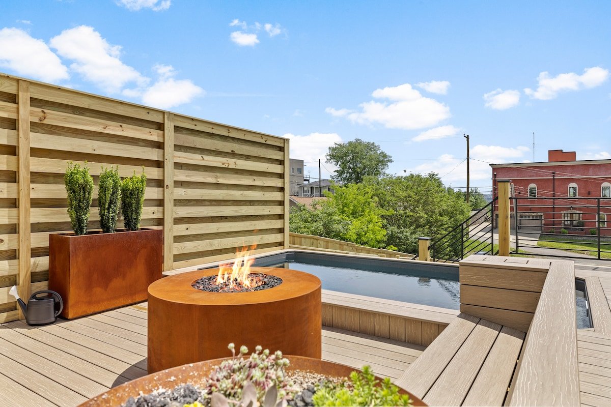 Nashville’s Hollywood Hills: Heated Pool & Hot Tub gallery image 5