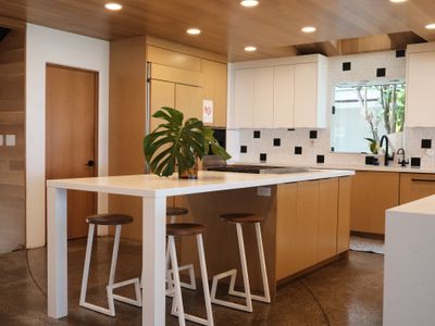 The Log Cabins House – Oceanfront Paradise!