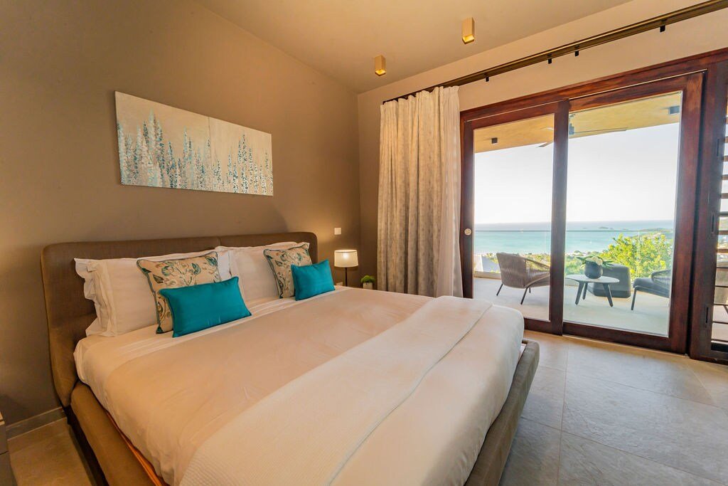 Spacious Ocean View Apartment gallery image 3