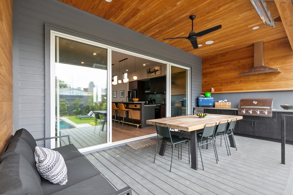 Modern Oasis with Heated Pool and Infared Sauna gallery image 5