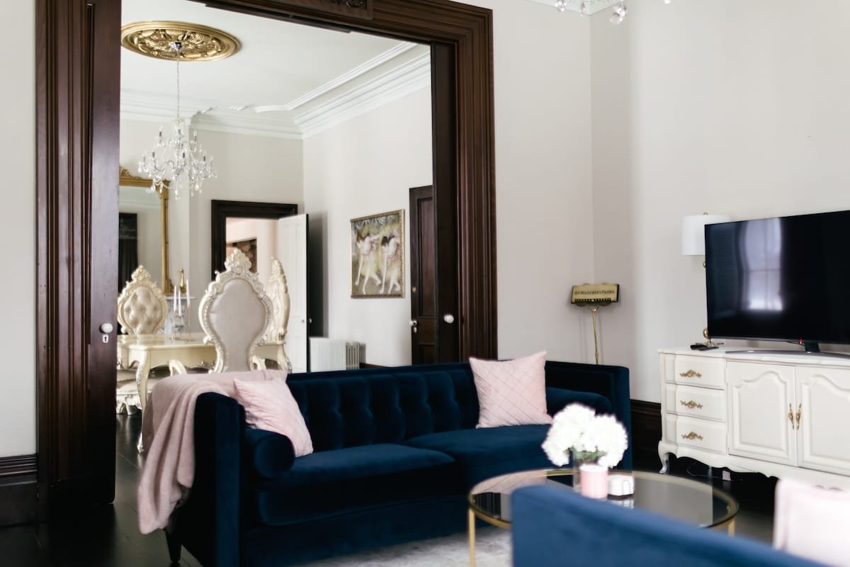 Beautifully restored Clifden Manor gallery image 2