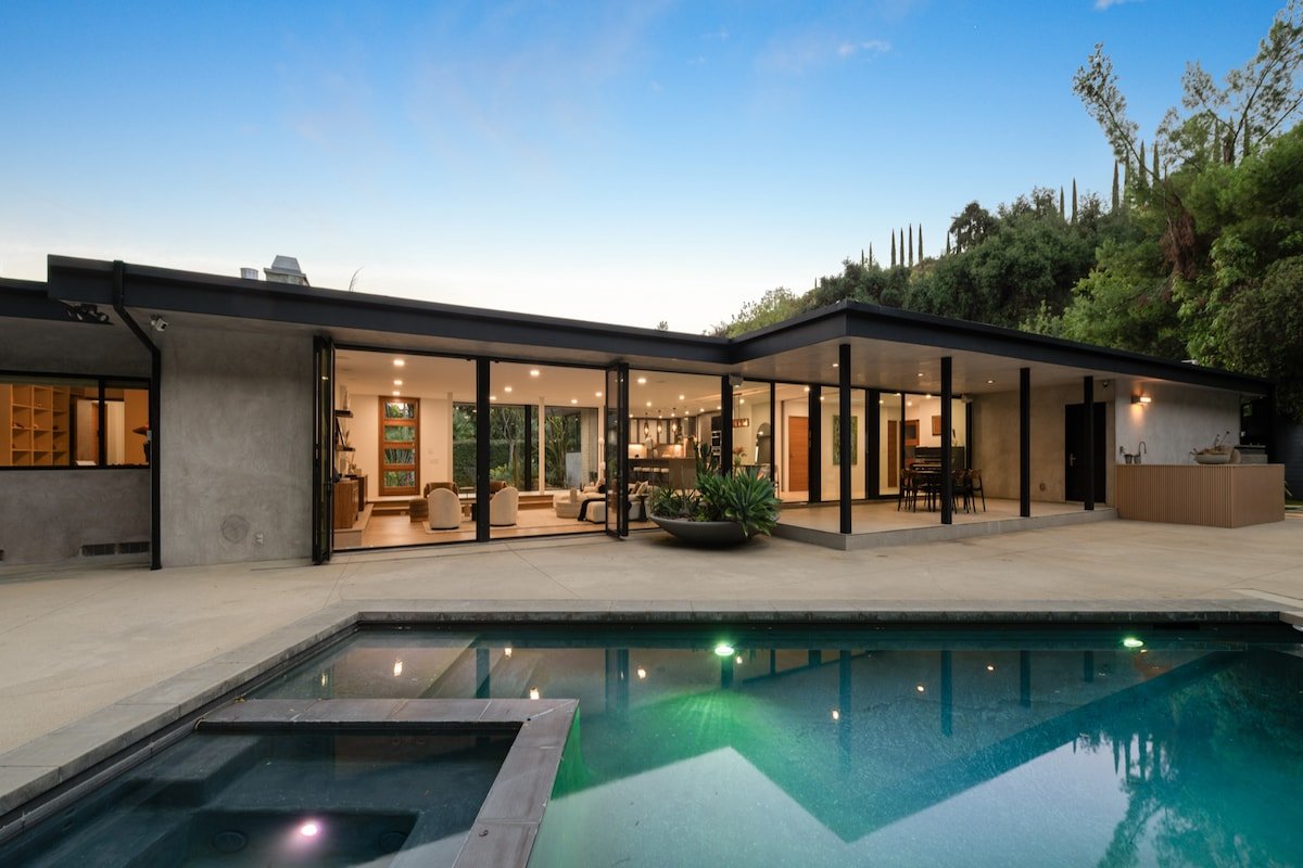 Secluded Beverly Hills Retreat | 1-Acre Oasis