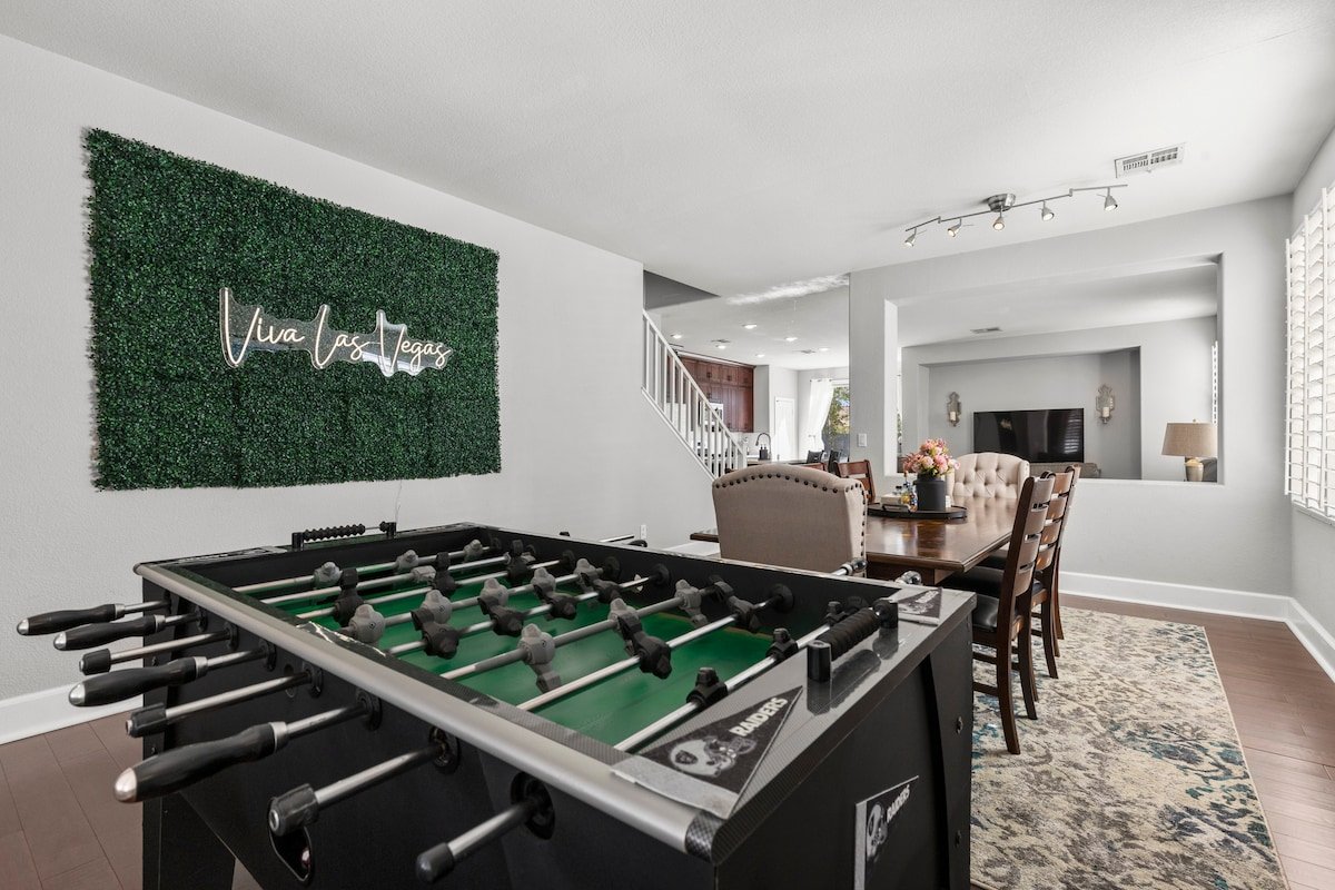 Vegas Oasis with Pool & Hot Tub gallery image 5