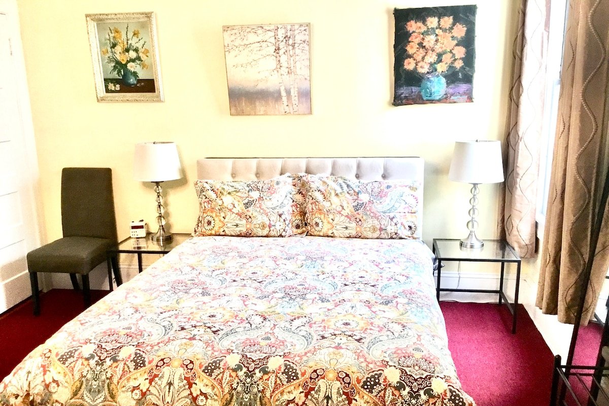 Elegant Victorian Flat gallery image 5