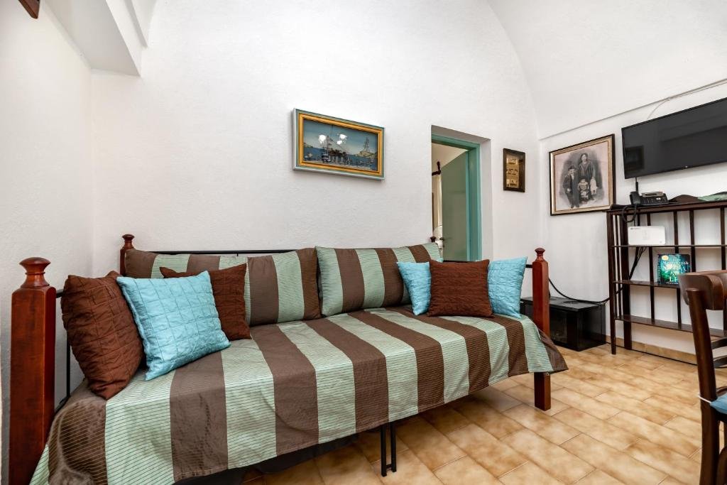 Authentic Home Santorini gallery image 5