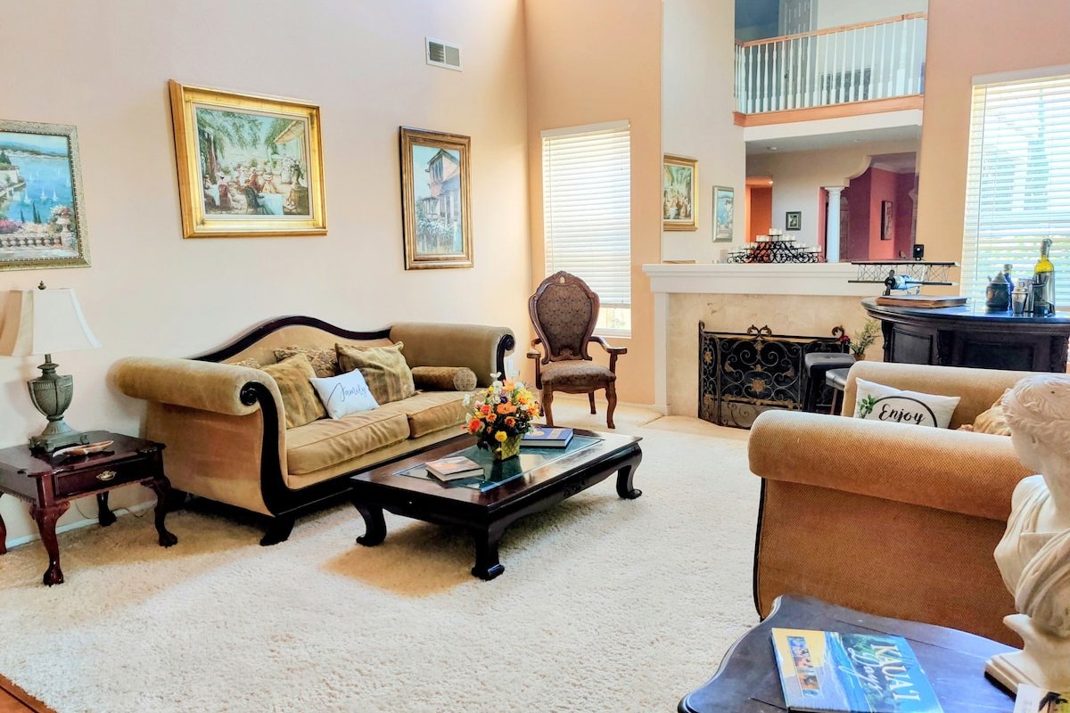 HUGE 6 bdrm Lux (Early bird rate increases soon!) gallery image 2