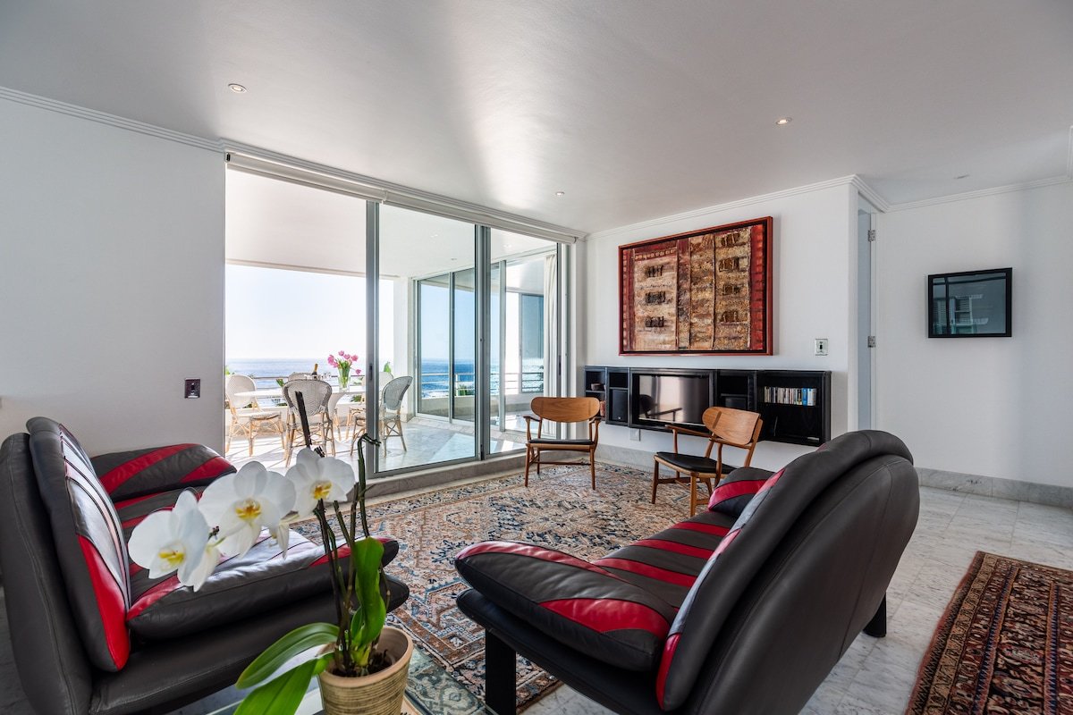 Art Deco Condo on Saunders Beach gallery image 5