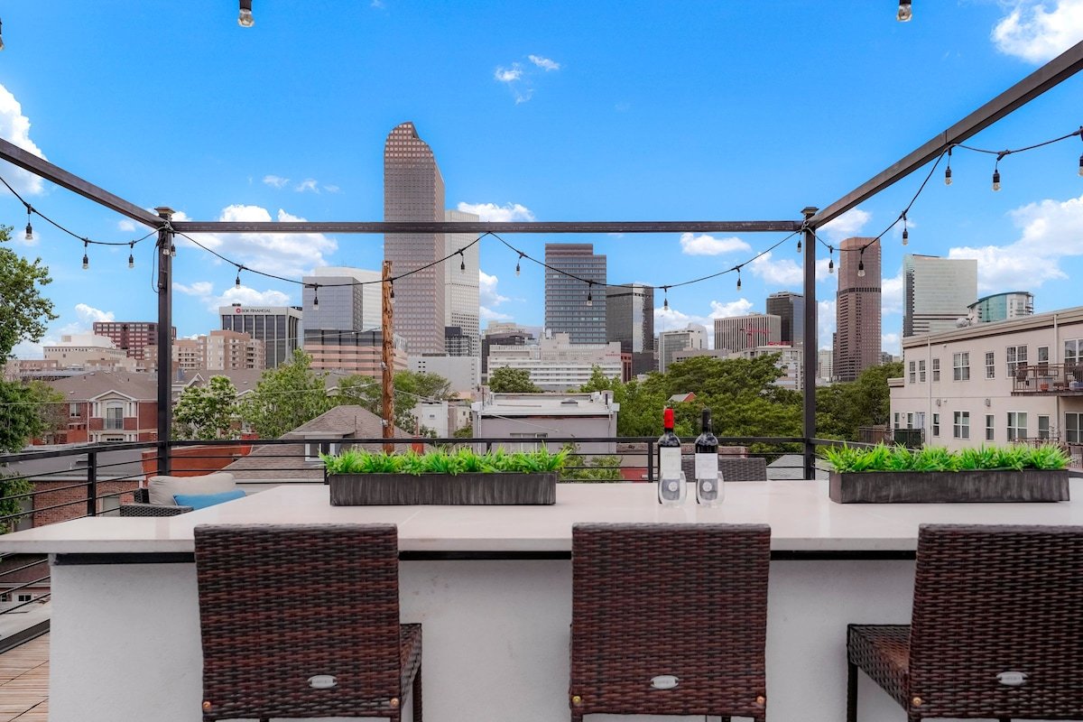 Modern Home w/ Stunning Rooftop gallery image 2