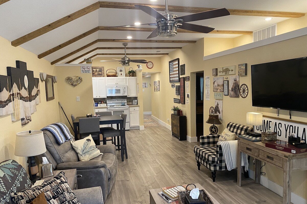 Cowtown Outpost-Less than 4 minutes to StockYards- gallery image 4