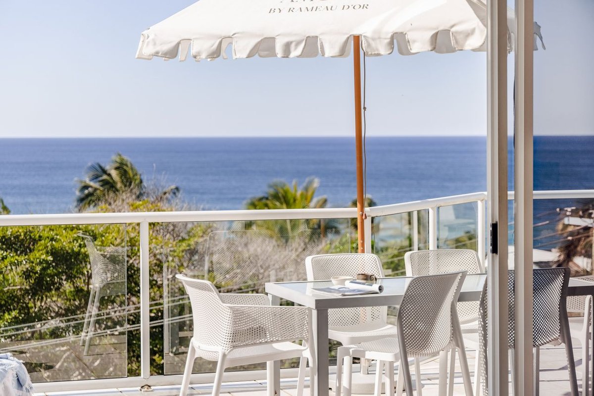 Hydra – 3 Bedrooms, Ocean views, Pool