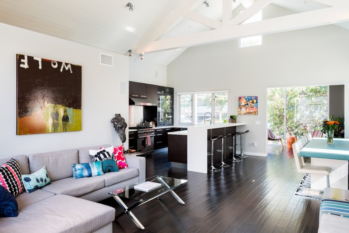 Stunning Three Bedroom Santa Monica Beach Home gallery image 3