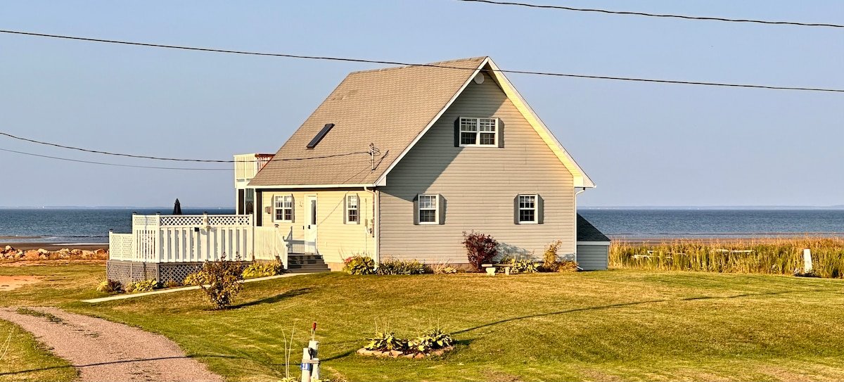 Reflections Ocean Front Cottage gallery image 3