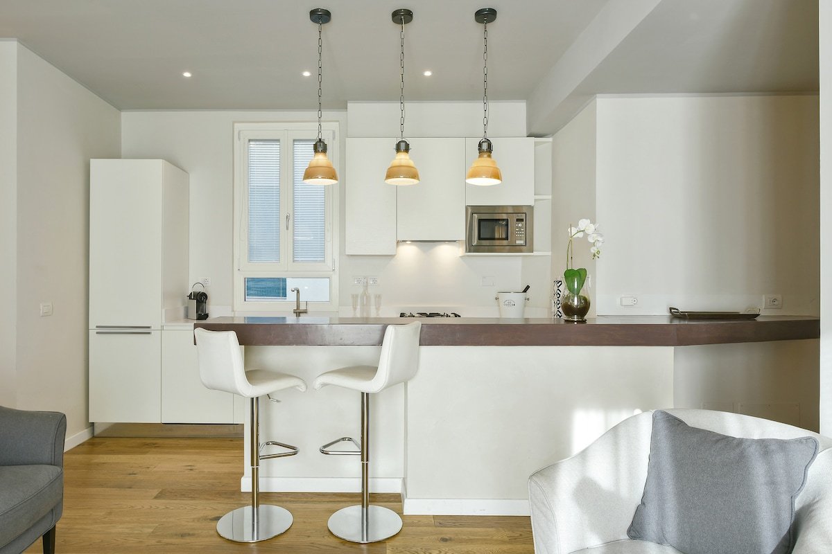 Ponte Vecchio Guelfo with balcony gallery image 4