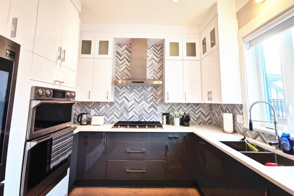 Luxury brand-new 4 bedrooms with 3 full bathrooms gallery image 4