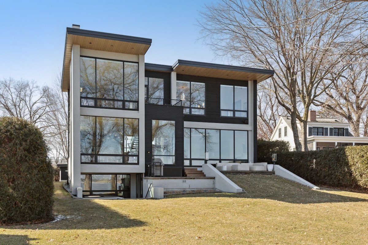 The LUXE on Minnetonka | Private Waterfront gallery image 3