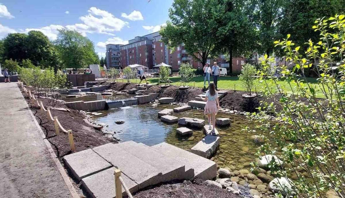 Family friendly | Free parking | EV charging gallery image 5