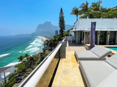 900 sqm 6BR Oceanfront Villa