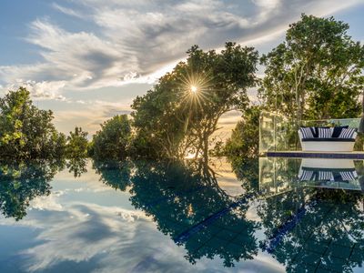 Pool House – Couples retreat