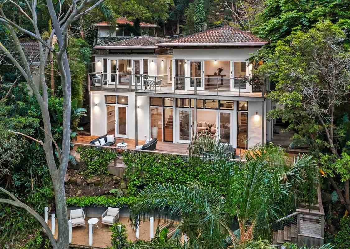 Sydney Northern Beaches Waterfront holiday house gallery image 4