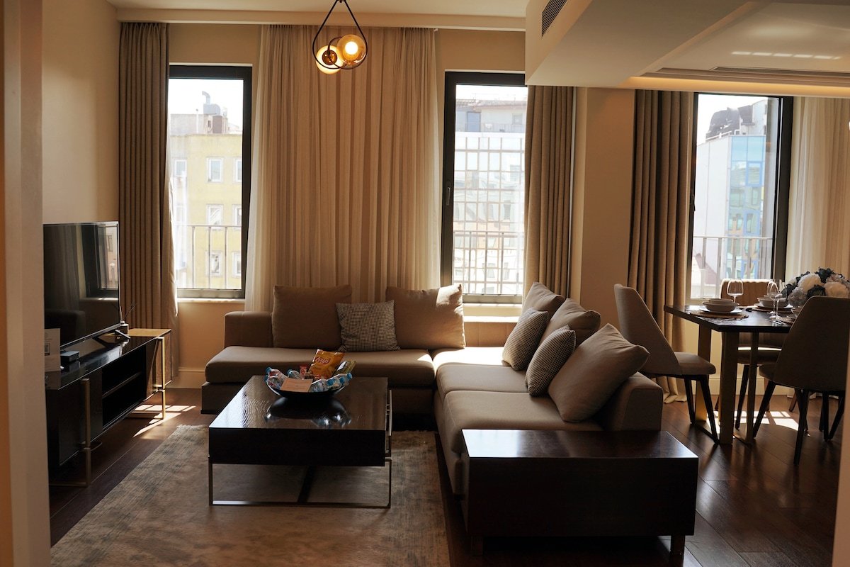 Spacious 3BR Duplex • Ideal for Families & Groups gallery image 5