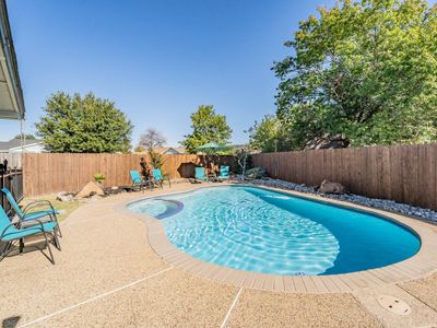 20 Min to Stockyards*King Bed*Hot Tub*Pool*Arcade