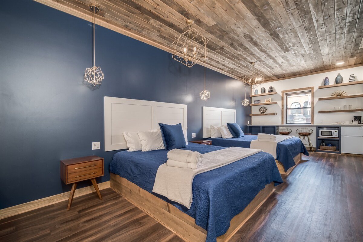 Group Getaway | Downtown | Riverfront Stay gallery image 3