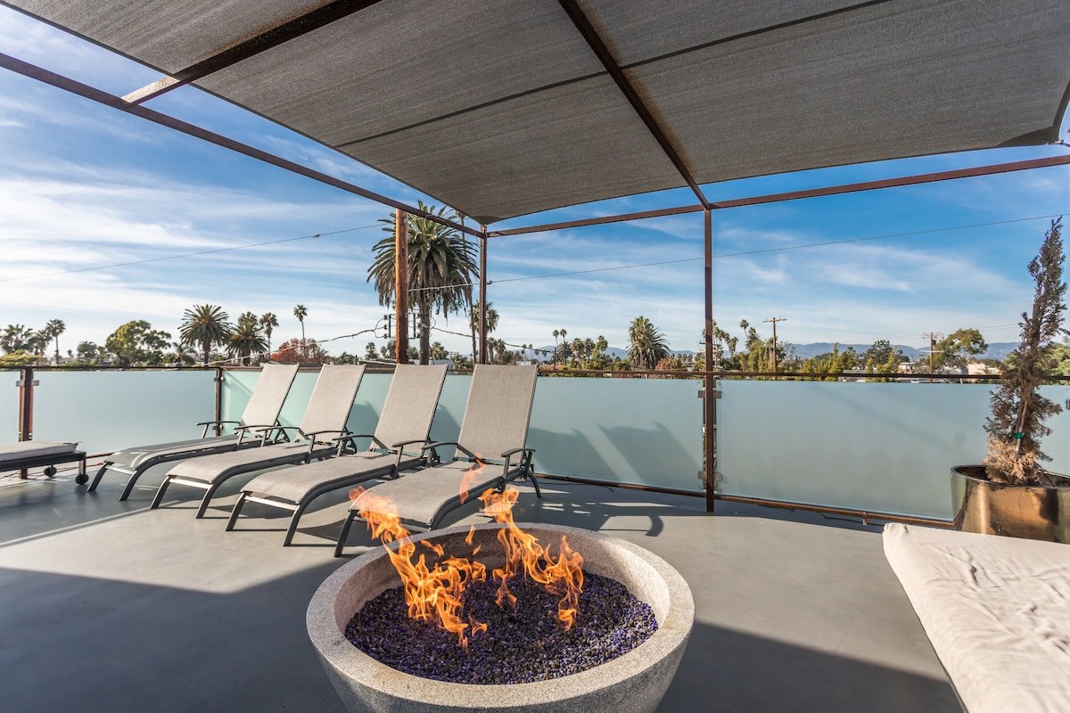 Architectural Masterpiece with Roof Deck gallery image 4