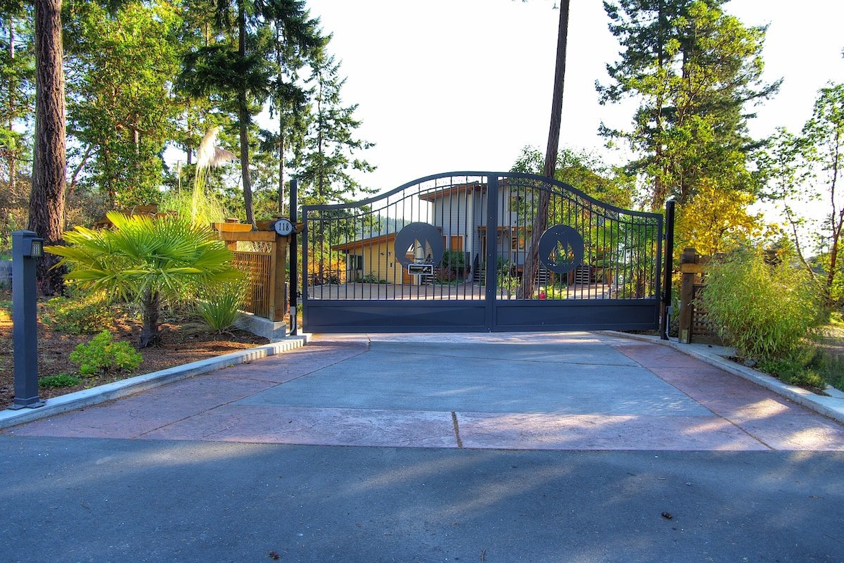 Full Condo – 2bdrm – 2 bath on Salt Spring Island gallery image 4