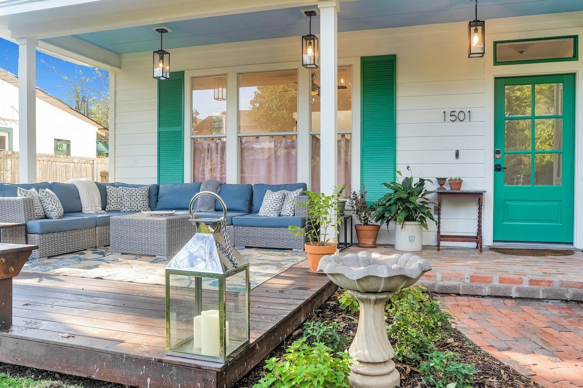 Luxe Spa Guesthouse-walk Downtown! gallery image 3