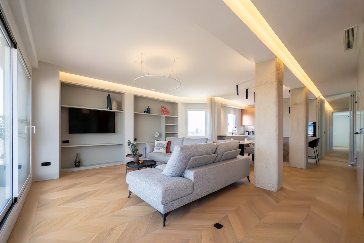 Stylish penthouse, stunning terrace in Valencia gallery image 3
