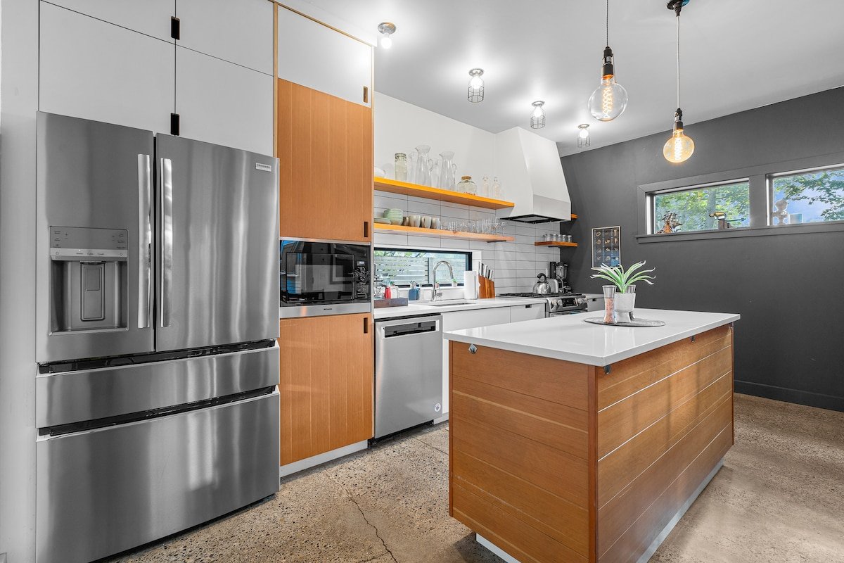 Bright and modern 2bd/2.5ba- close to Alberta st! gallery image 3