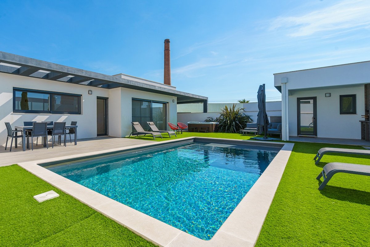 Villa Mauricio, with jacuzzi and private pool gallery image 3