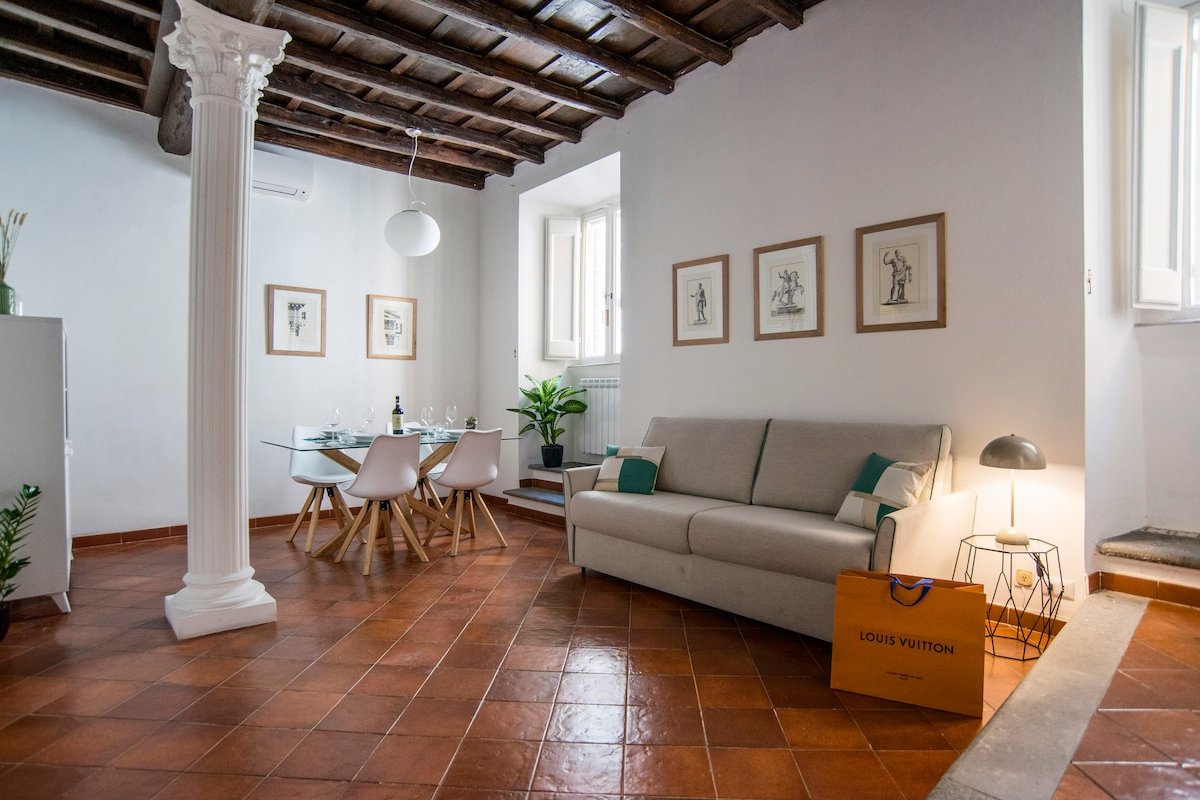 Colosseum, Monti, New Corithian house up to 6 pp gallery image 3