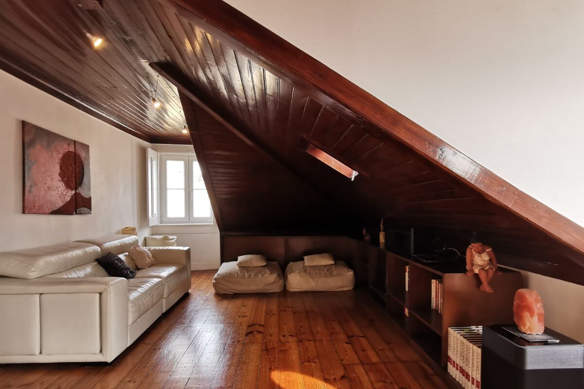 Chiado Charming River View Loft gallery image 4