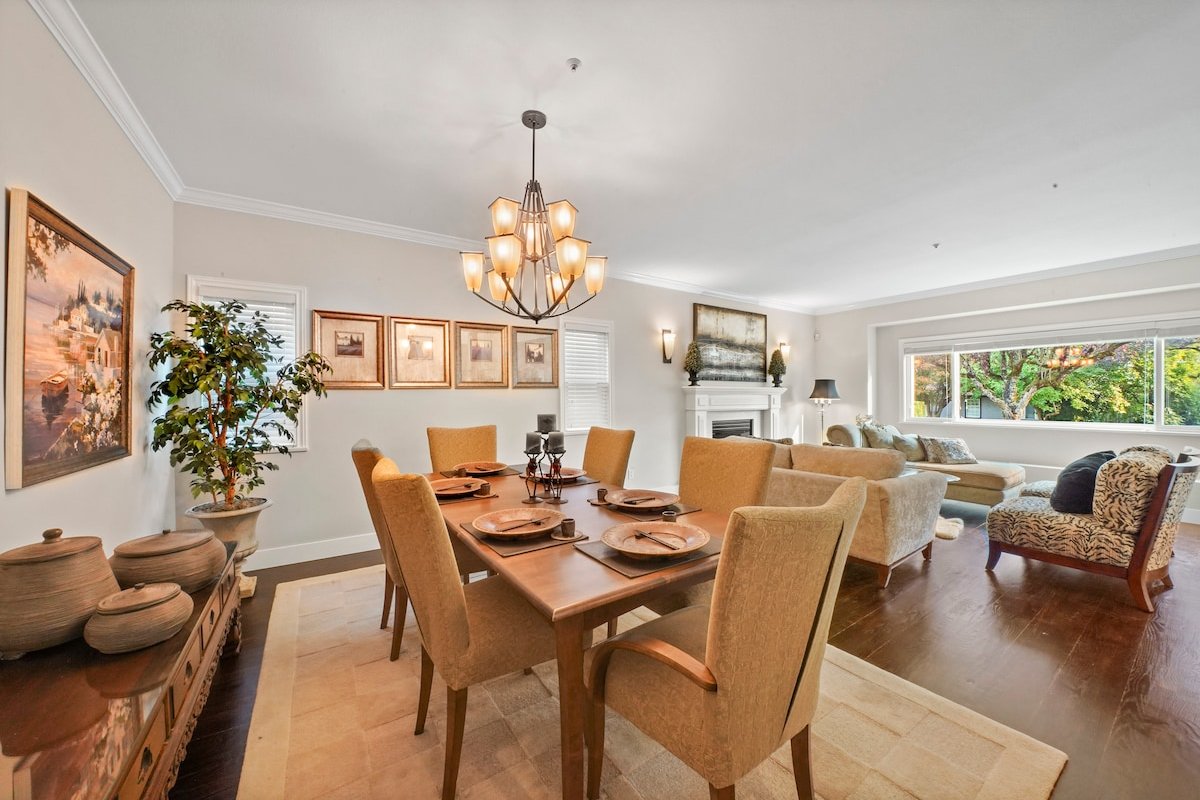 Gorgeous Trafalgar House 6br/4ba/EV gallery image 4