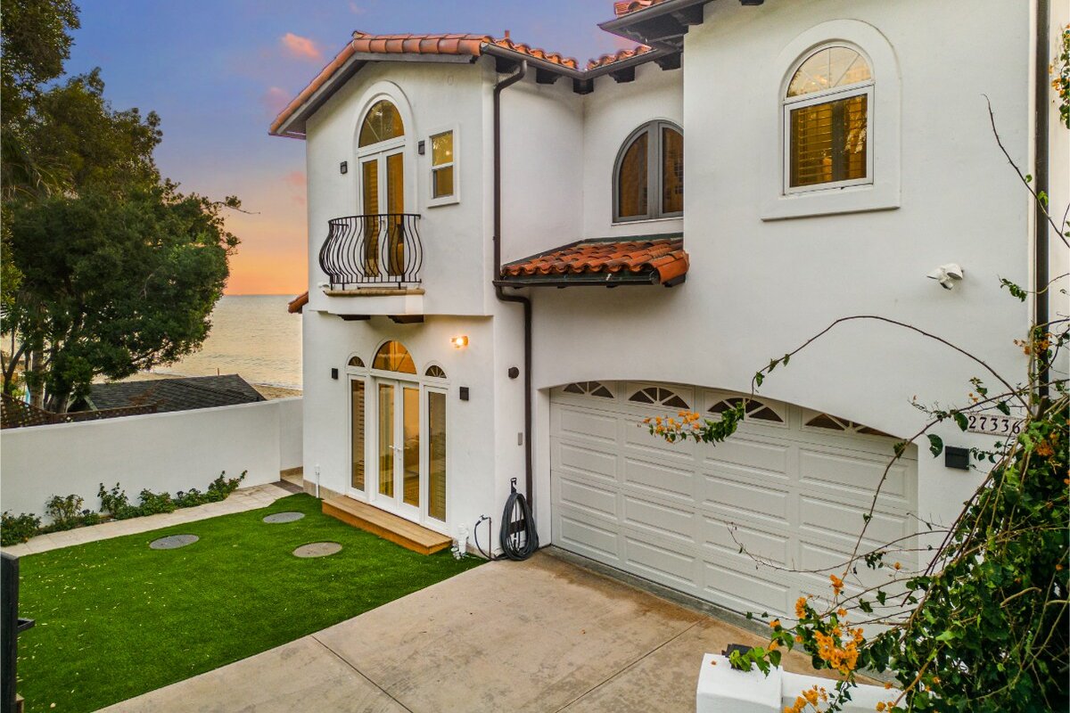 Malibu Beachfront Bliss with Coastline Views gallery image 3