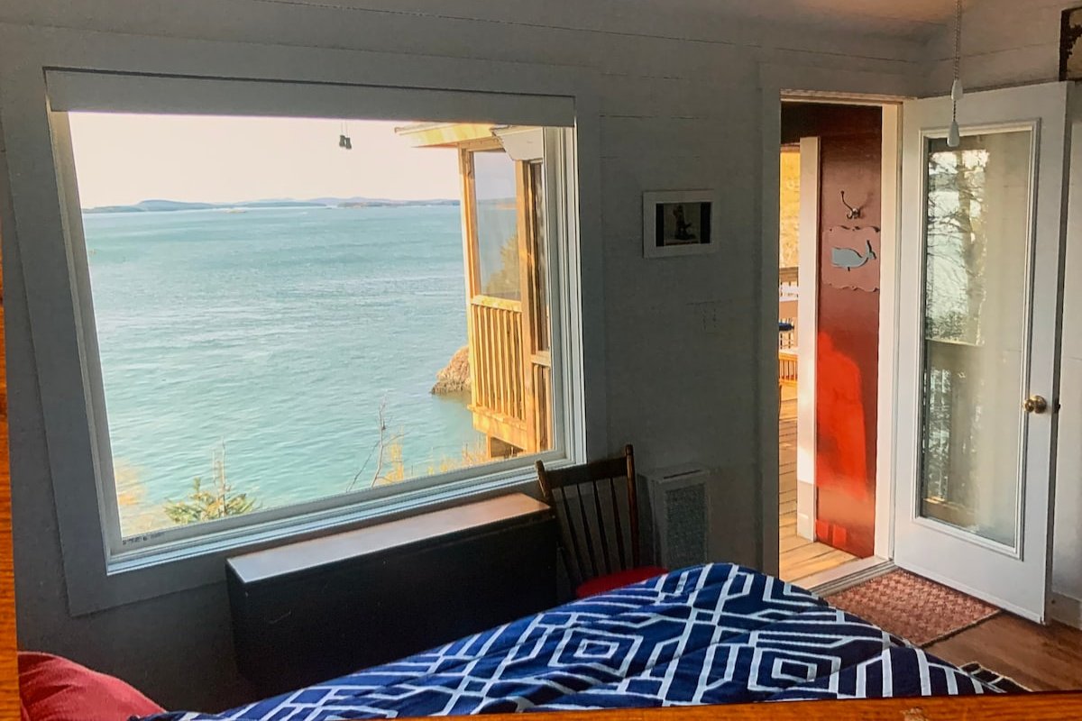 Whale of a View Oceanfront Cottage! Amazing views! gallery image 5