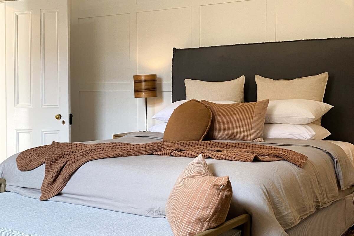 Foodie district, fireplace, deep bath. Parking. gallery image 4