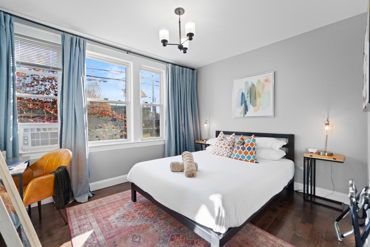 Spacious retreat w/ 2 kitchens & games gallery image 4