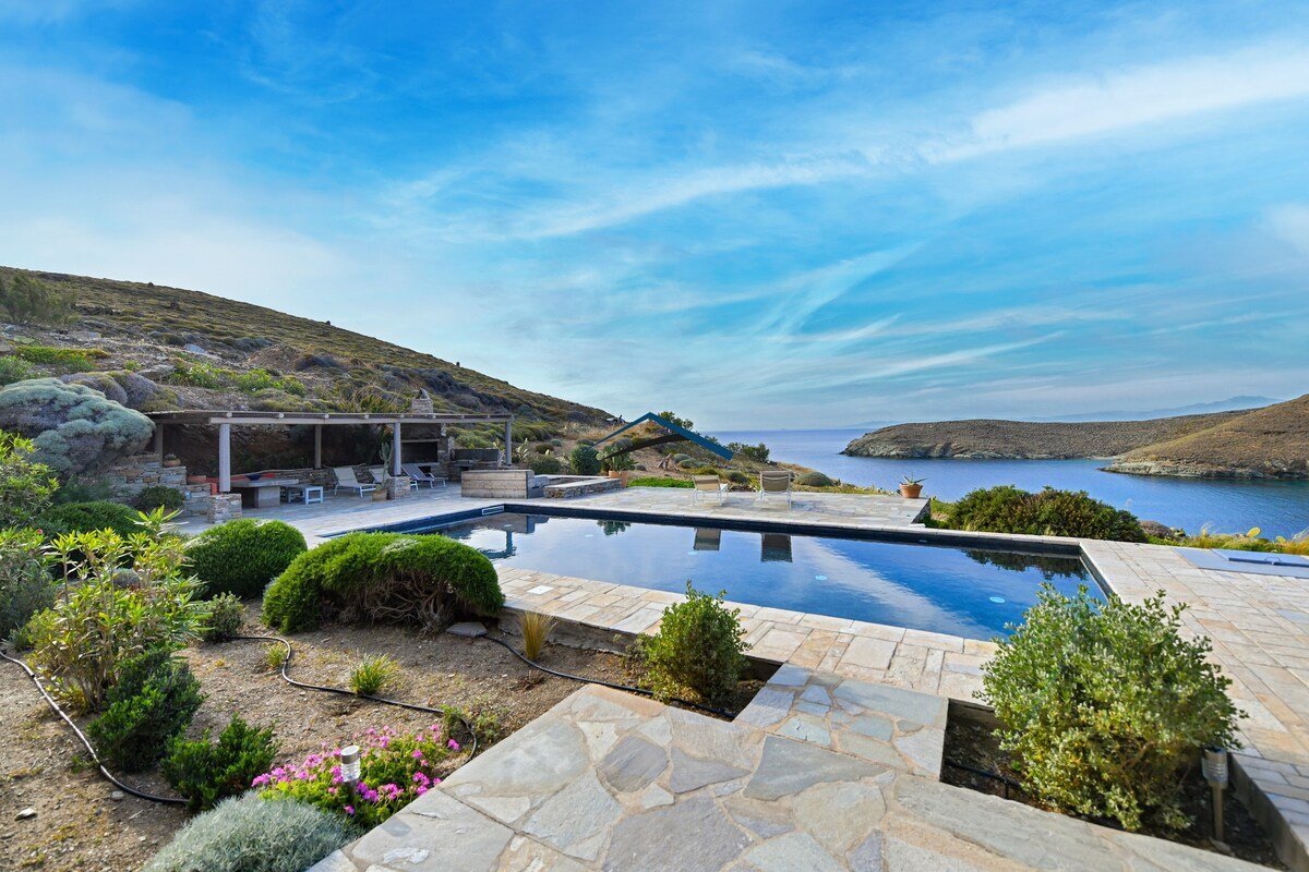 Traditional stone villa with a swimming pool. gallery image 4