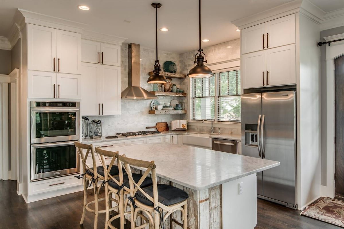 Entire home w/ rooftop hot tub & skyline views gallery image 5