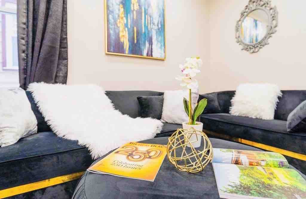 Clean Luxury Home 13Mins To NYC Manhattan/Backyard gallery image 3