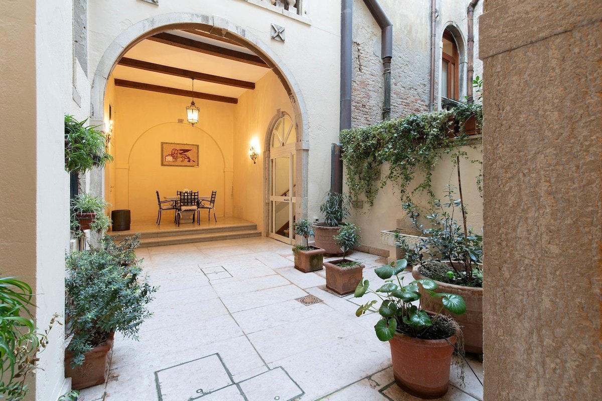 Fortuny 3967 Luxury suites & wine gallery image 3