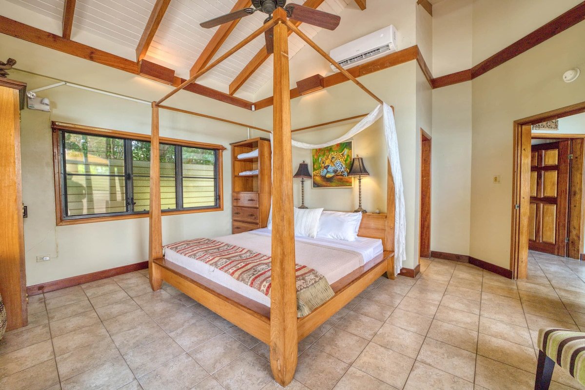 Casa Del Sol Villa in Quiet North Placencia Village gallery image 4