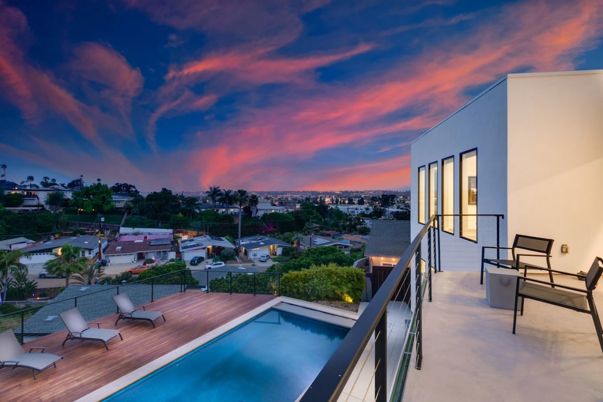 Luxury Pool Haven with Views and Fireworks gallery image 4
