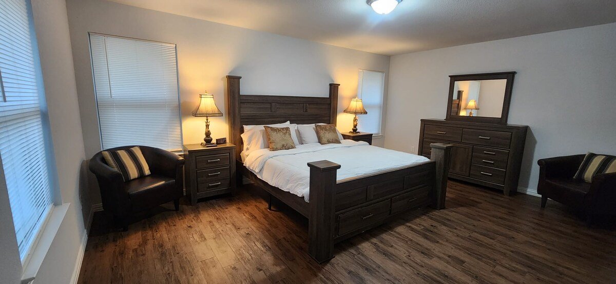 Comfy home minutes from Downtown, Stockyards & TCU gallery image 5