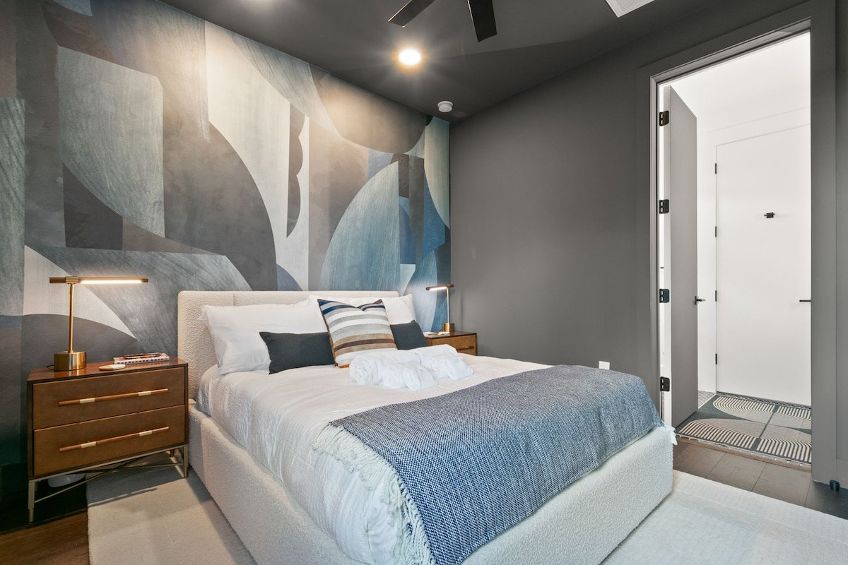 New! The Artist House – Luxury Hyde Park Home gallery image 3