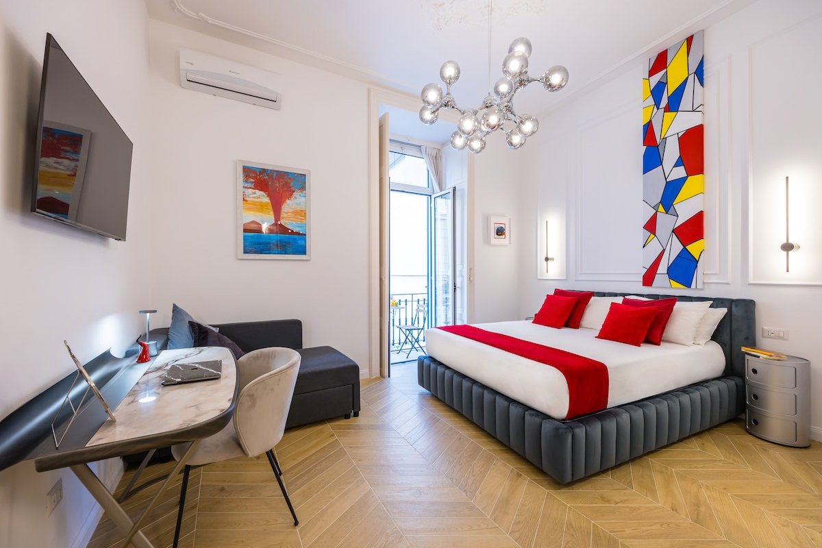 ArtNap Boutique | Chiaia sul Mare • Centro •Metro2 gallery image 2