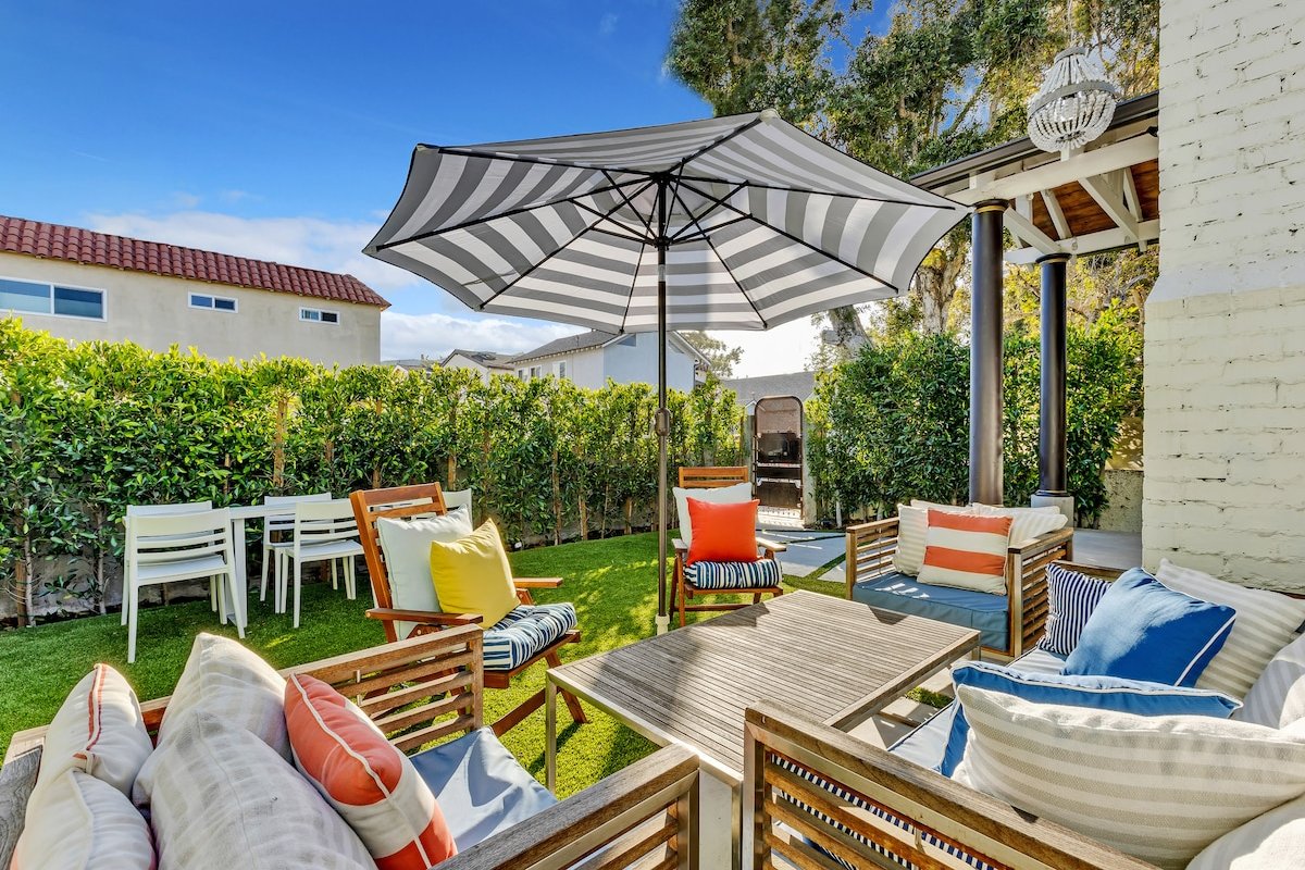 Friends & Family Beach Retreat -Steps to the Sand. gallery image 3