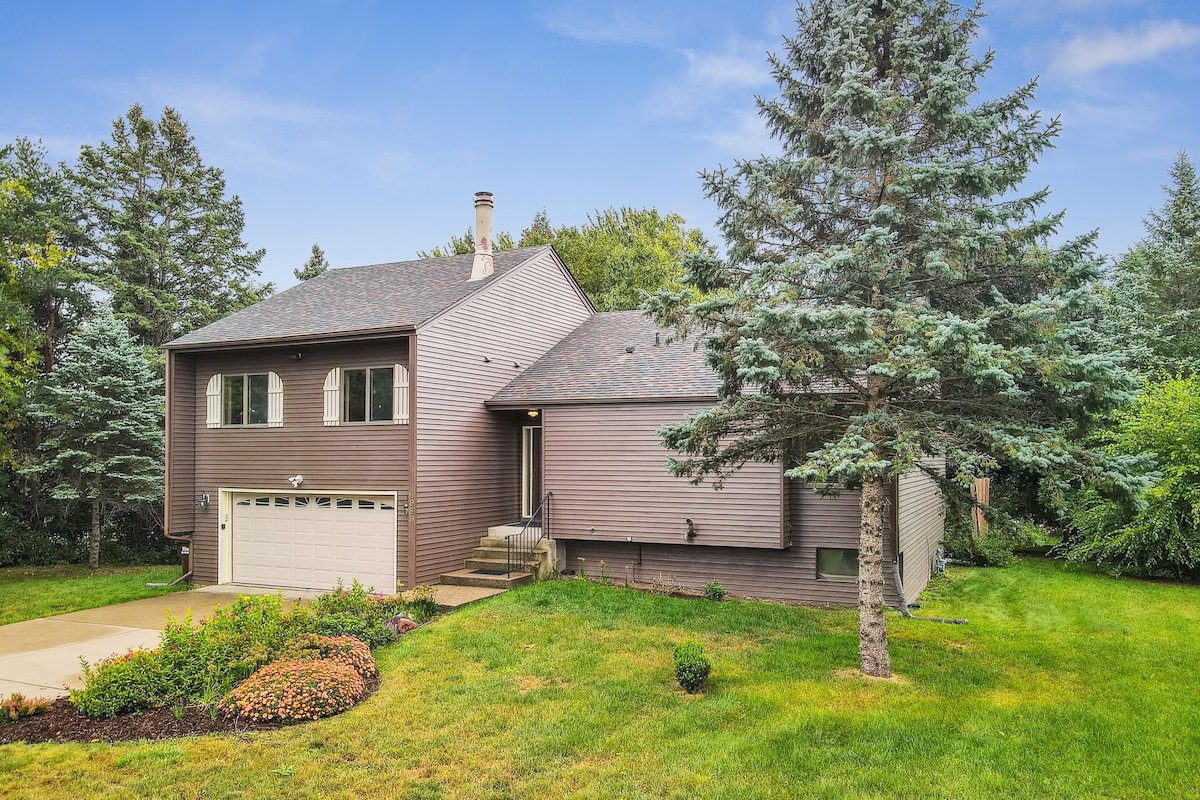 Lake Elmo Place, rural setting, near Woodbury gallery image 3